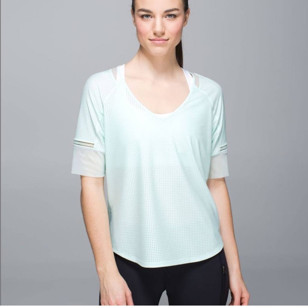 Lululemon Athletica Perforated Mesh Tee - Sea Mint Size 10
